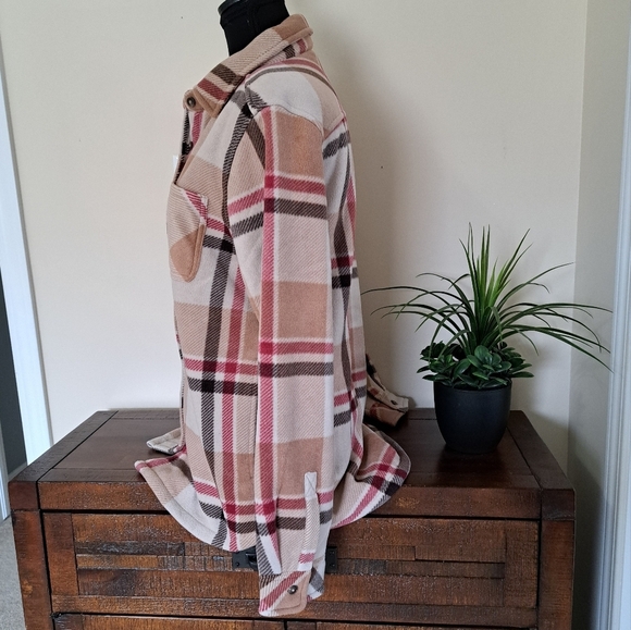 Realtree Plaid Shirt Jacket Women's Small Tan Brown Red Shacket Fleece NWOT - Picture 3 of 14